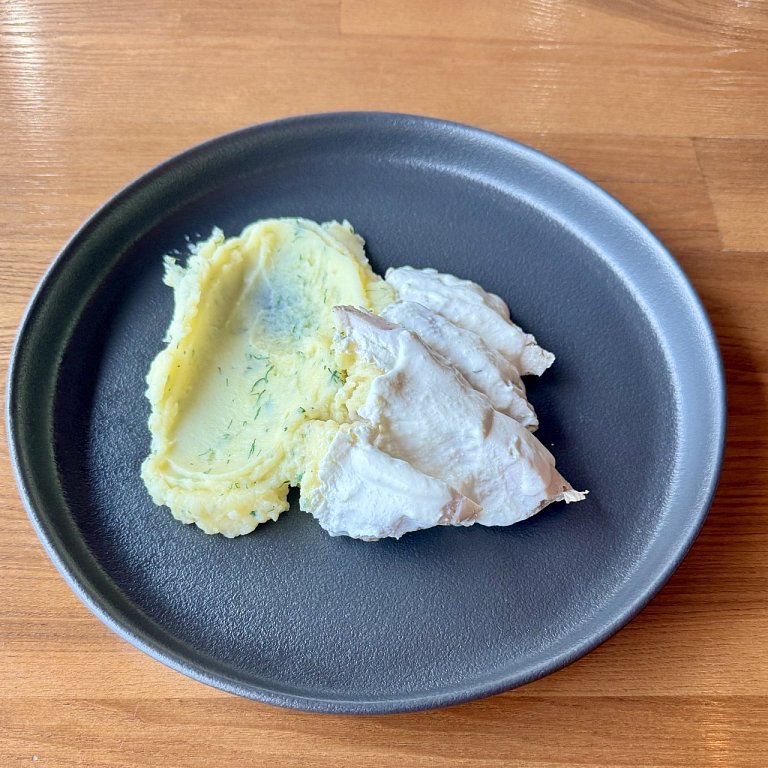 Б Стейк из куриной грудки с картофельным пюре и укропом